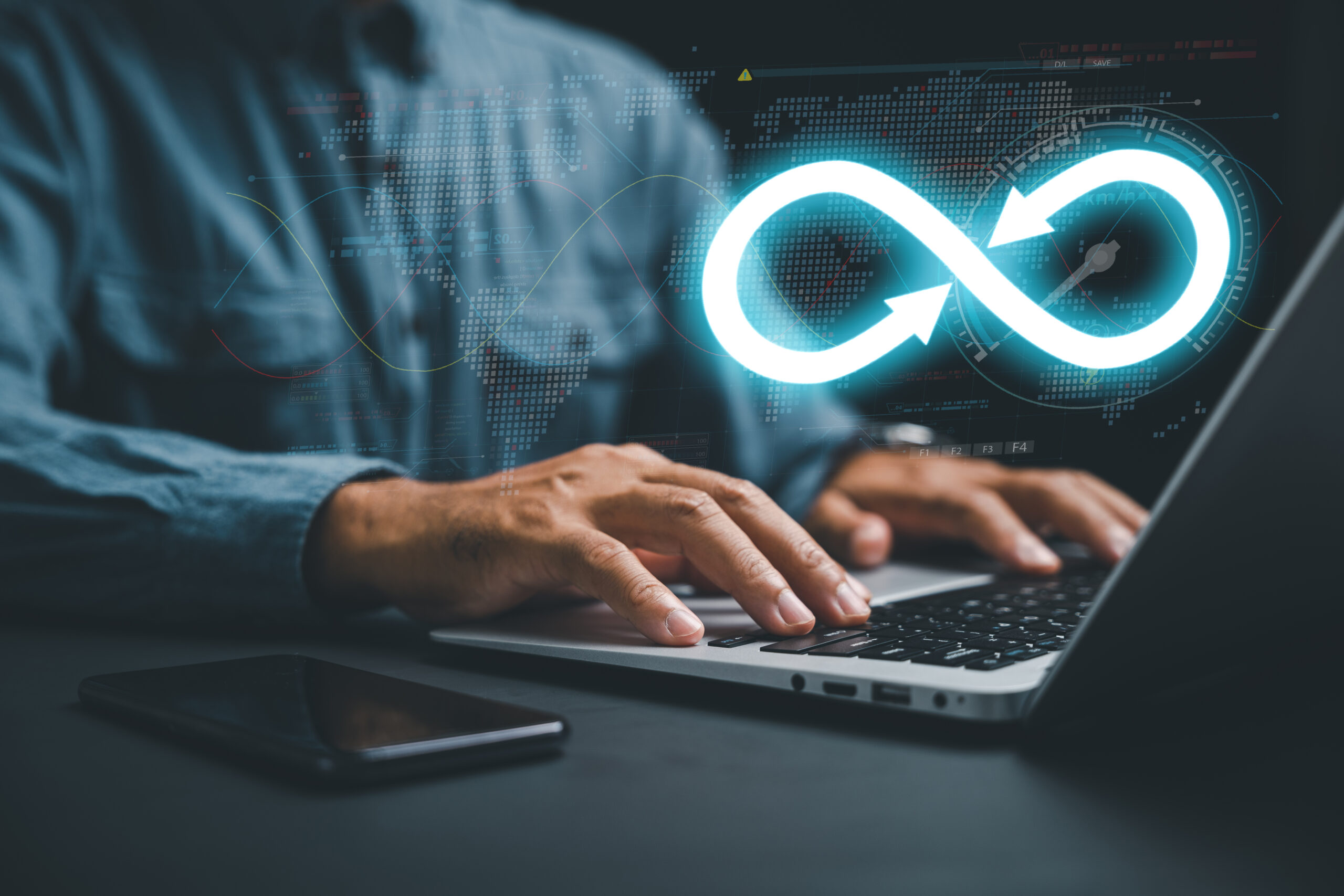 Ingénieur DevOps dans un environnement agile. icône infini sur ordinateur